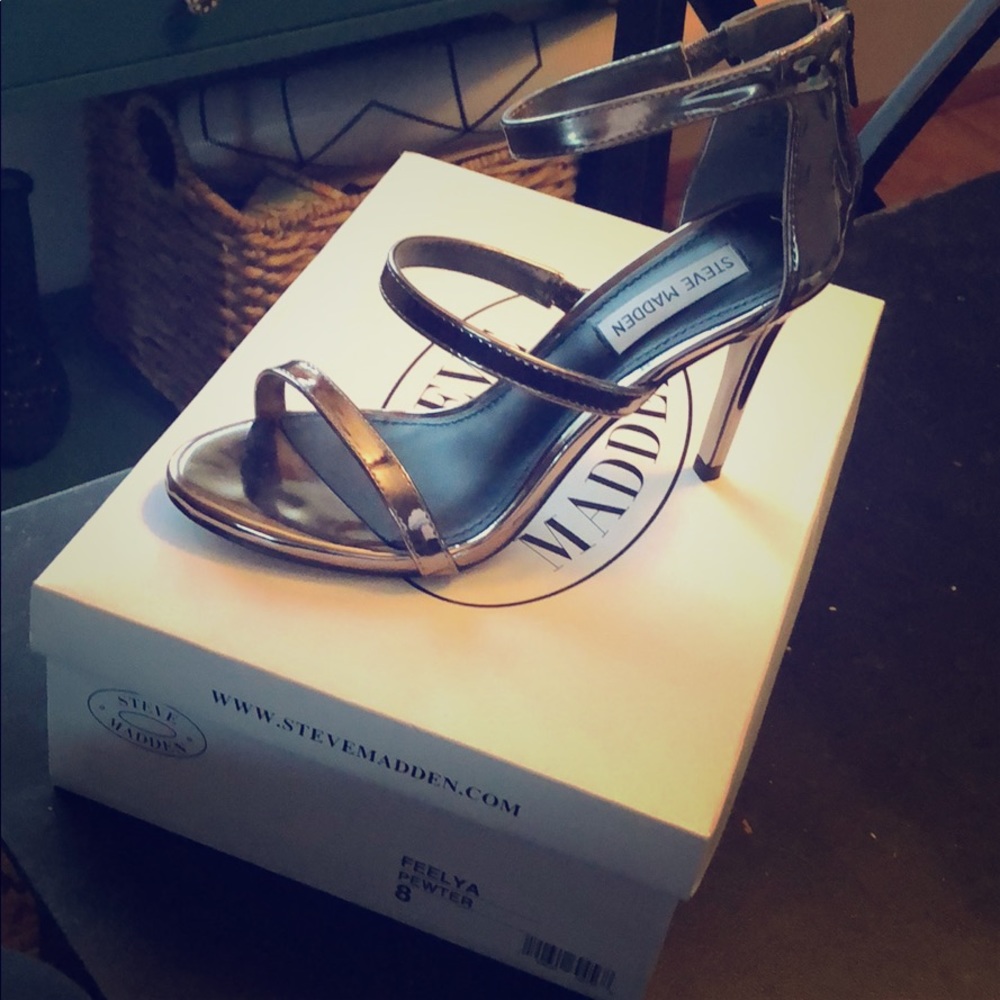 Athenian style Pewter heels NWOT